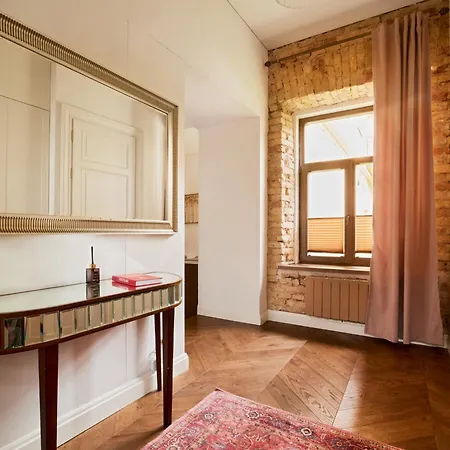 Free Parking Luxury Old Town Апартаменты