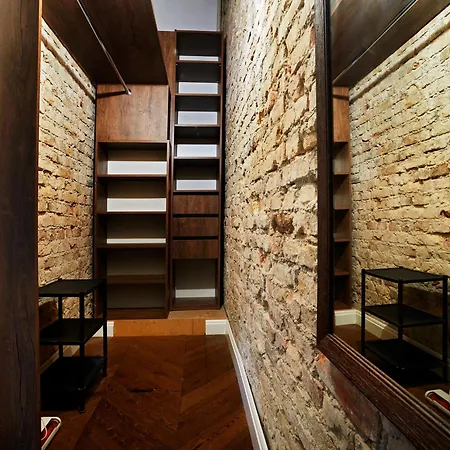 Free Parking Luxury Old Town Апартаменты *